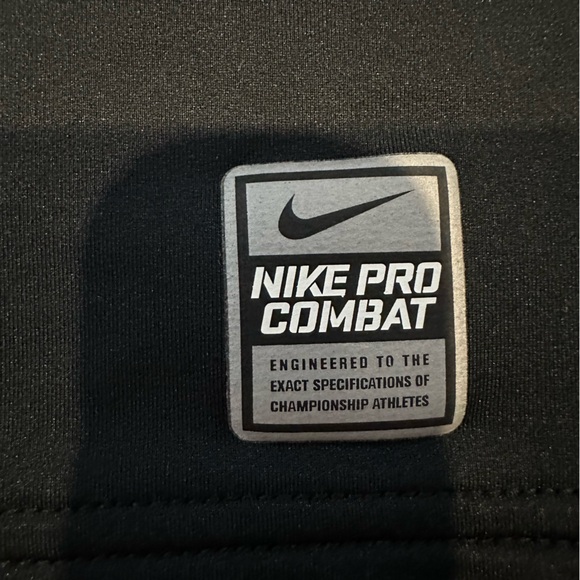 Men’s Nike Pro Combat Dry-Fit Long Sleeve - Picture 2 of 3
